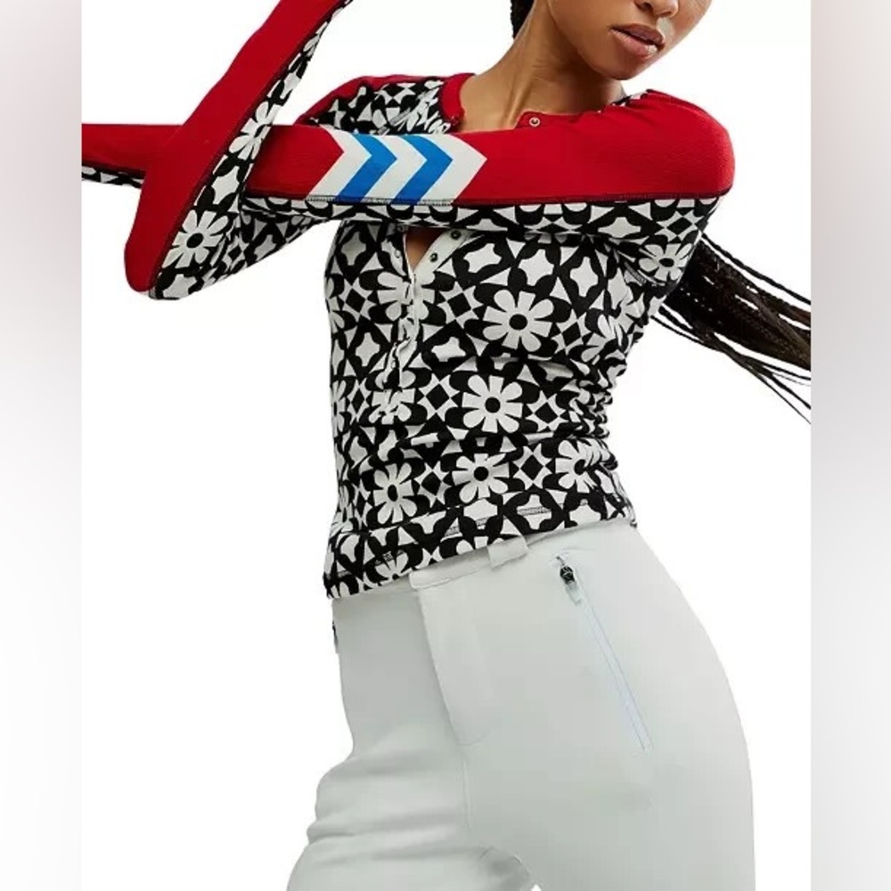 NWT FREE PEOPLE FP Movement Women's Kick Off Printed Layer Top in Aspen Onyx - Picture 5 of 11